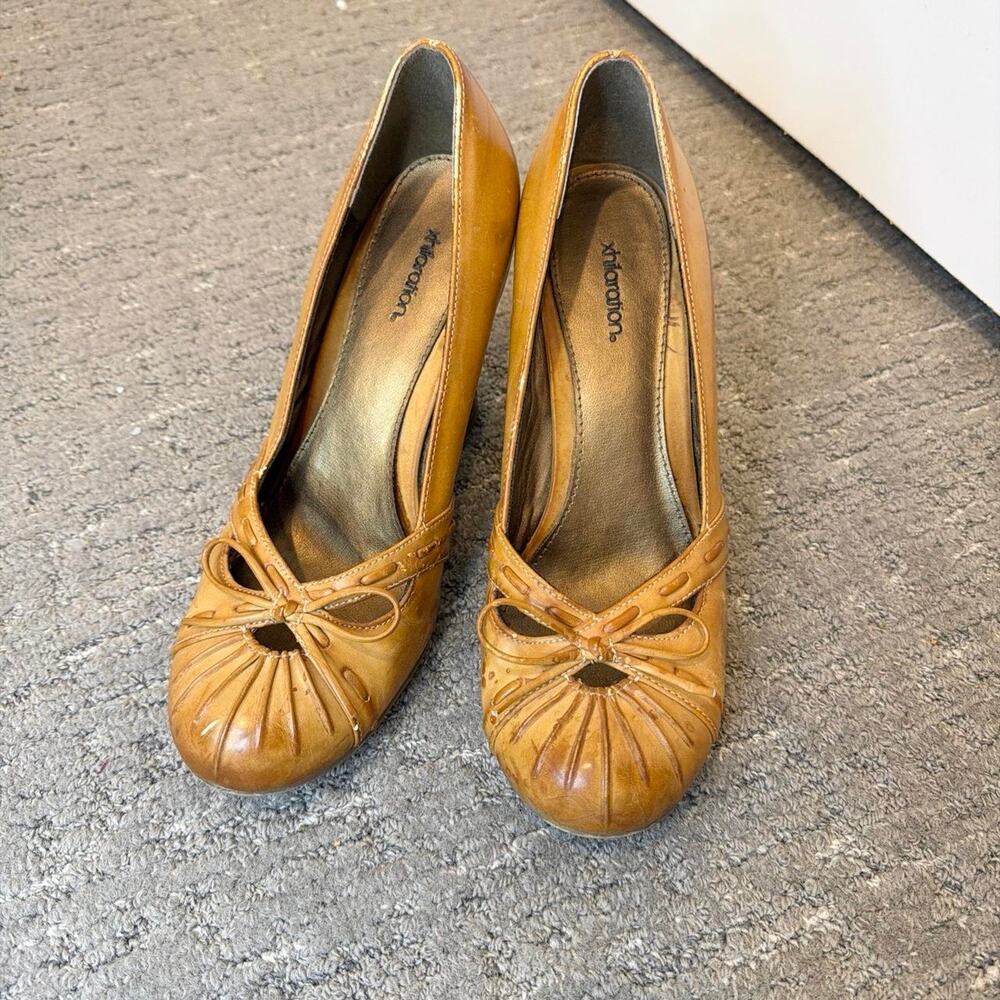 Stunning 2000s vintage y2k tan camel faux leather bow heels